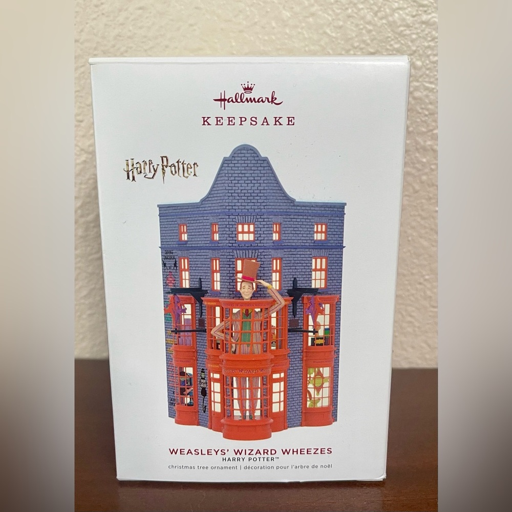 Hallmark 2019 Harry Potter Weasley’s Wizard Wheezes Christmas Ornament